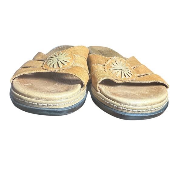 Clarks Women's Leather Sandals 7.5 Comfortable Cross-Strap Sandals with Flower - Picture 3 of 14